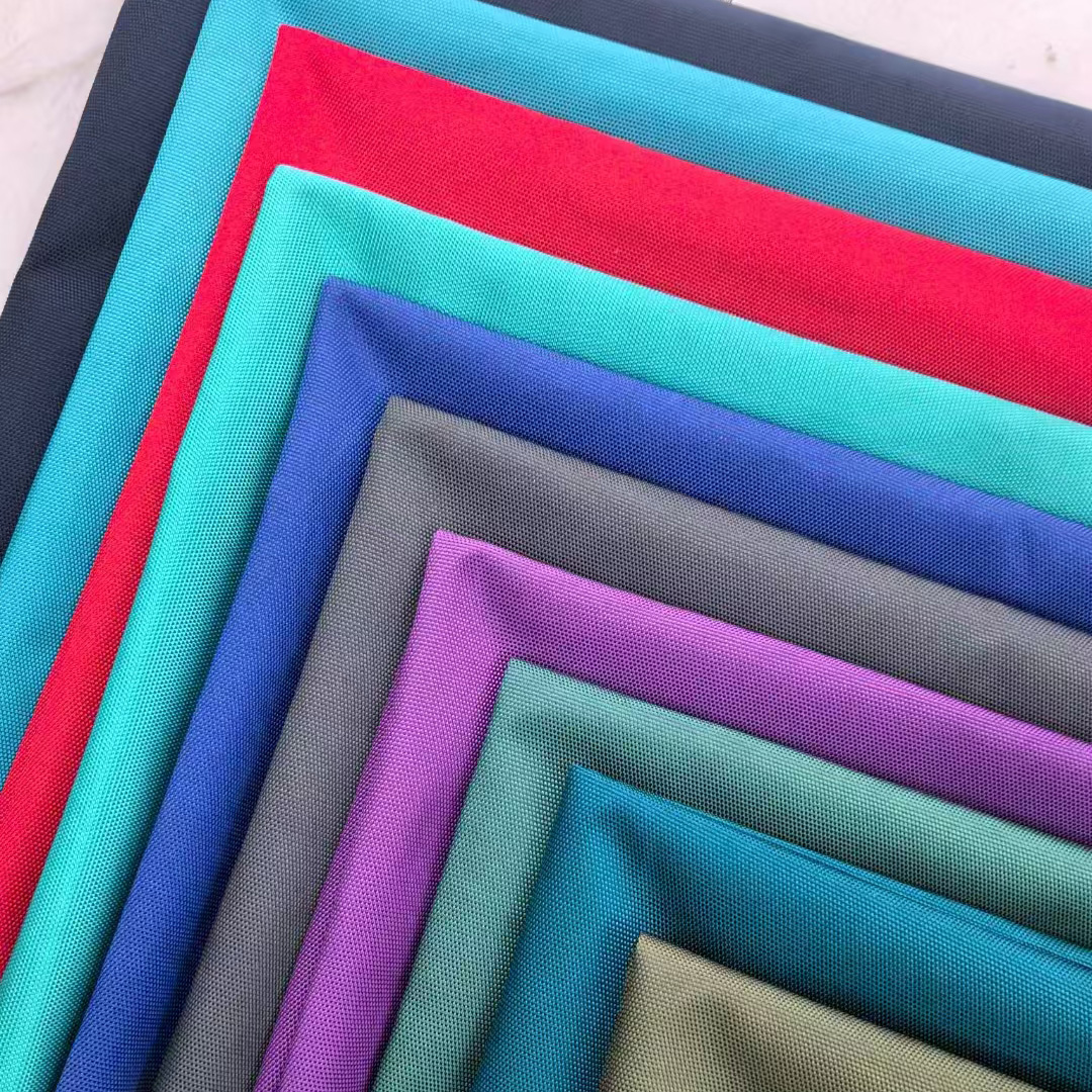 90D吉地布 成分：100%polyester 克重：250gsm  宽幅：1.48cm