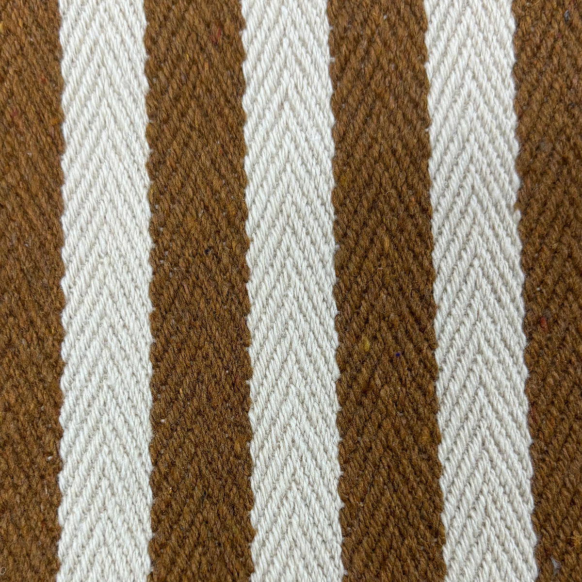 真麻布  成分:涤+麻  克重:280gsm 门幅:58”